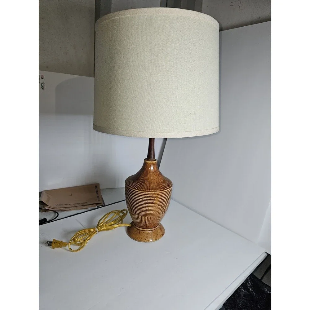 Mid-Century Modern Quartite Creative Corp Table Lamp with  Shade
